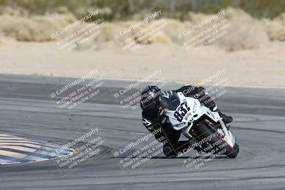 media/Dec-07-2025-CVMA (Sun) [[3e7d2de5dc]]/Race 7-Formula Lightweight Twins Shootout/